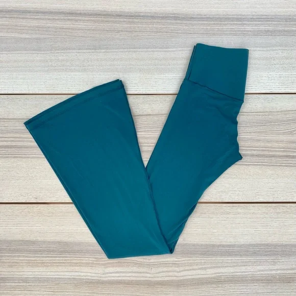 OFFLINE By Aerie Real Me Xtra Flare Legging Size Medium - Picture 4 of 5